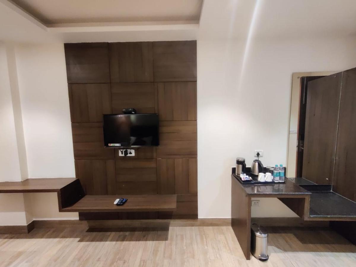 Hotel D Silverleaf لاكناو المظهر الخارجي الصورة