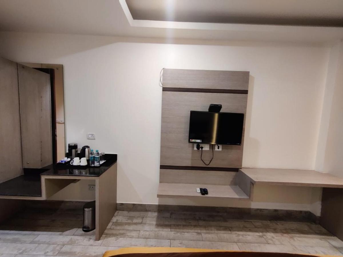 Hotel D Silverleaf لاكناو المظهر الخارجي الصورة