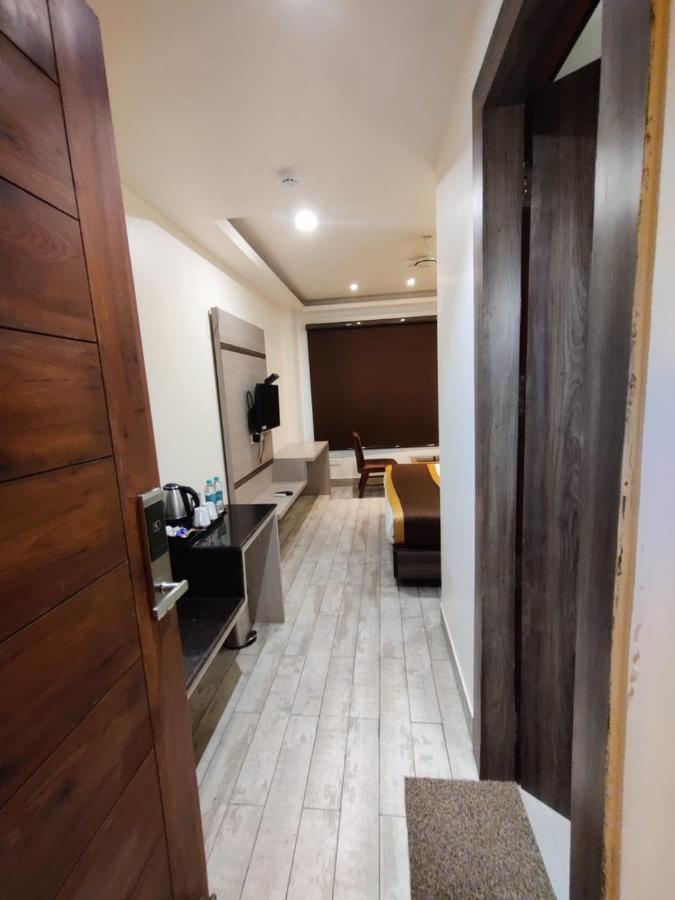 Hotel D Silverleaf لاكناو المظهر الخارجي الصورة