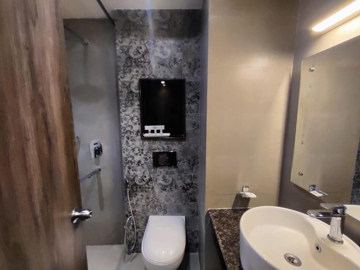 Hotel D Silverleaf لاكناو المظهر الخارجي الصورة