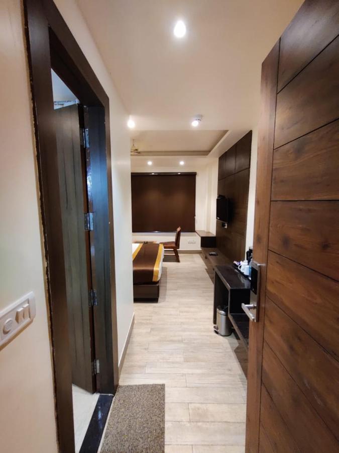 Hotel D Silverleaf لاكناو المظهر الخارجي الصورة