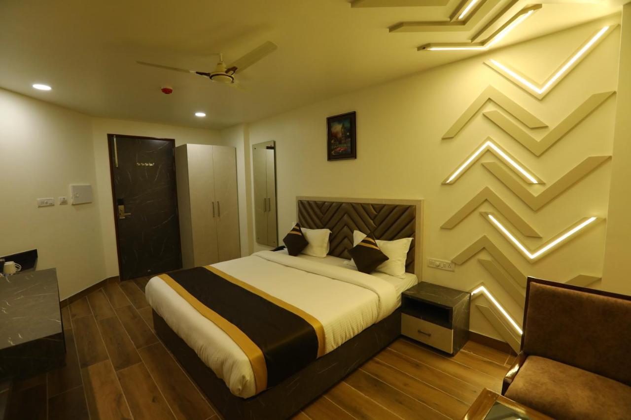 Hotel D Silverleaf لاكناو المظهر الخارجي الصورة