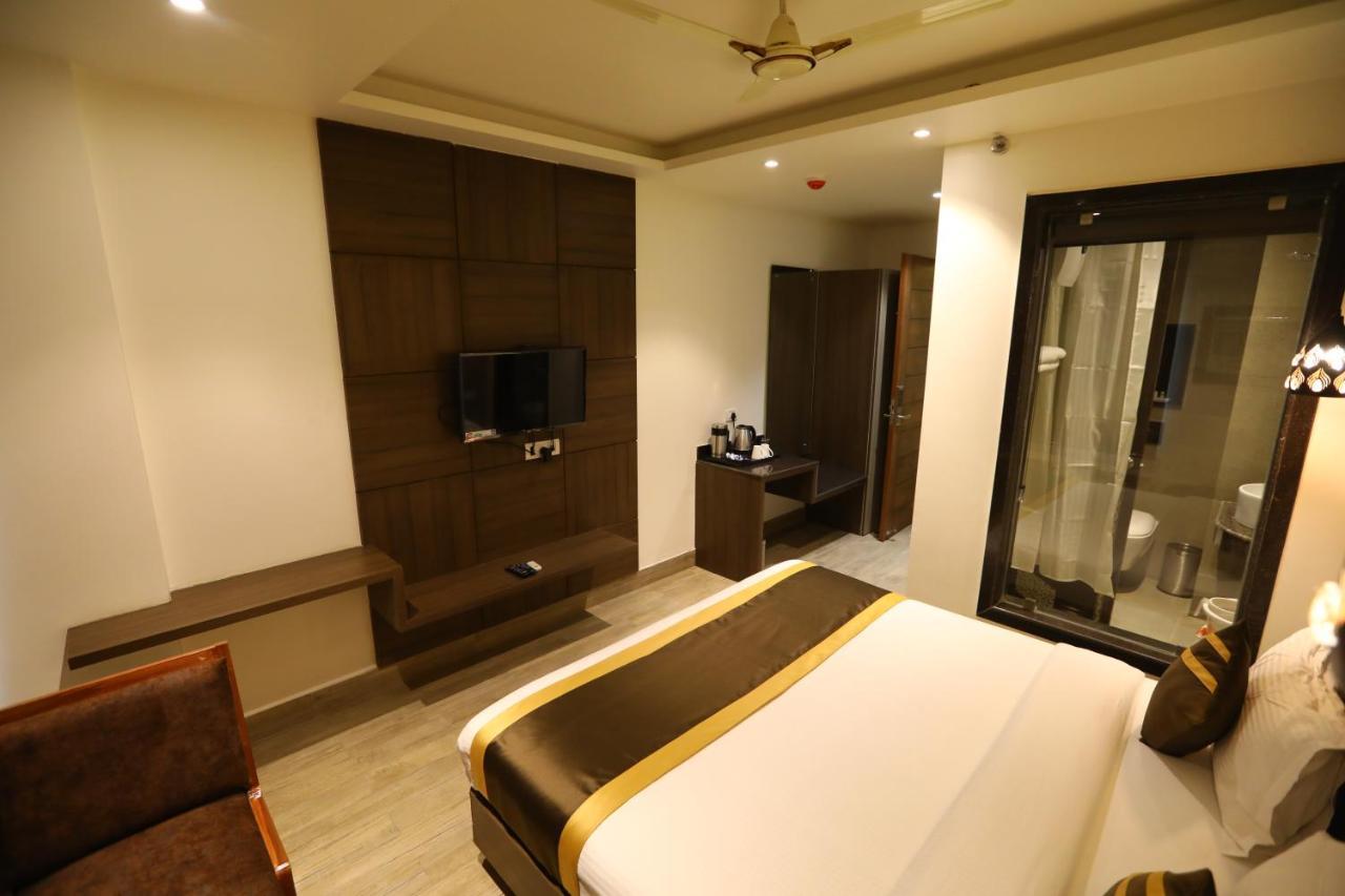 Hotel D Silverleaf لاكناو المظهر الخارجي الصورة