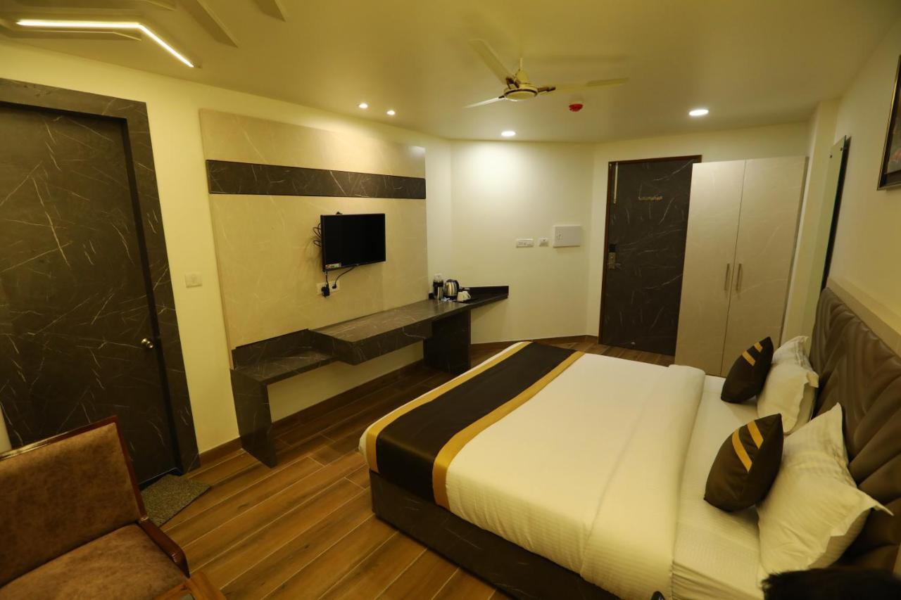 Hotel D Silverleaf لاكناو المظهر الخارجي الصورة